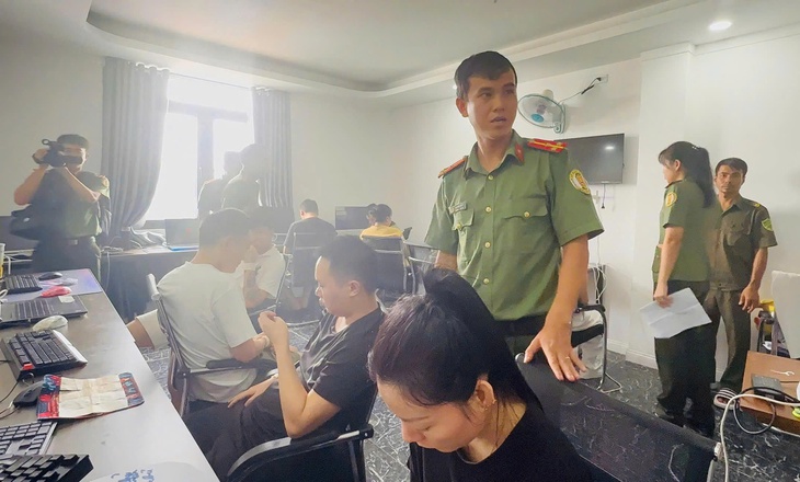 Phát hiện nhiều người nước ngoài thuê khách sạn lập 'ổ' lừa đảo công nghệ cao ở TPHCM - Ảnh 5.