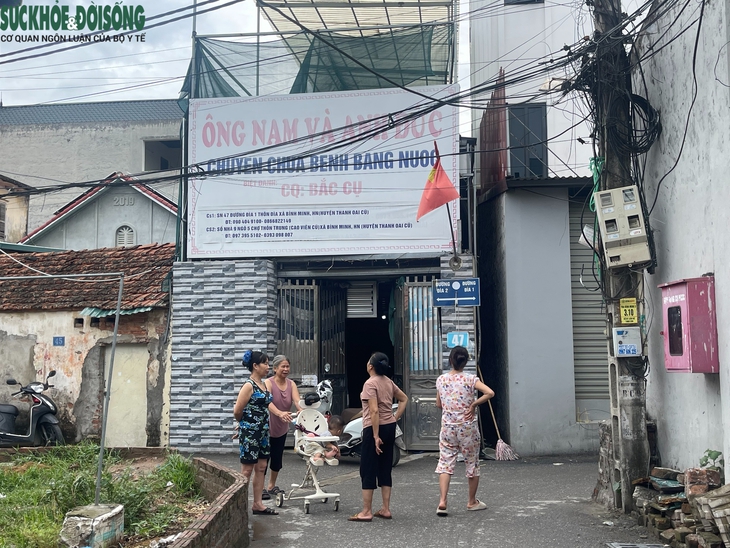 Người dân quanh nơi chữa bệnh bằng nước của ông Nguyễn Tiến Nam nói 'nhẹ nhõm' sau khi cơ sở đóng cửa- Ảnh 3.