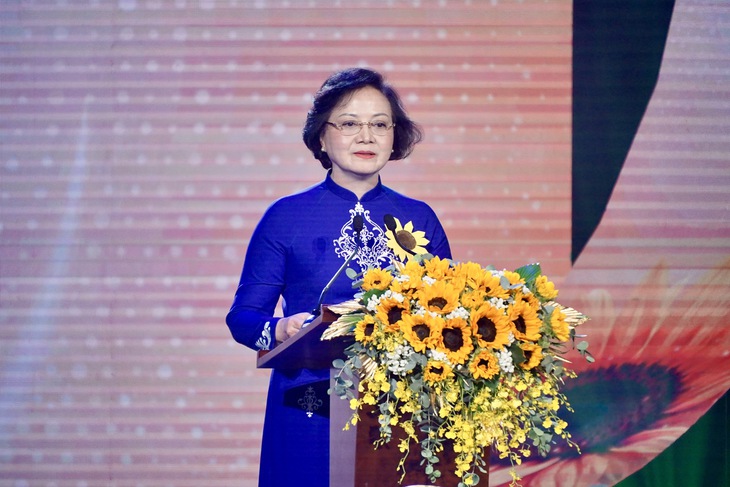 Phó Thủ tướng Phạm Thị Thanh Trà: Không để bệnh nhân ung thư nghèo đơn độc trong cuộc chiến giành sự sống- Ảnh 1.