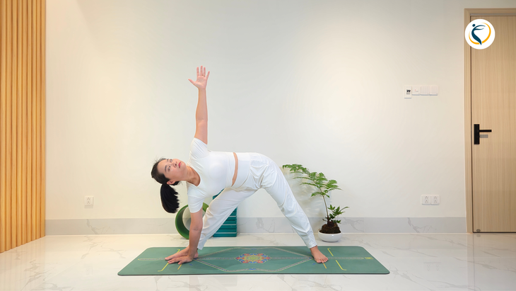 4 tư thế yoga nên tập vào buổi sáng giúp tăng độ dẻo dai, hỗ trợ giảm đau lưng- Ảnh 1. 4 tư thế yoga nên tập vào buổi sáng giúp tăng độ dẻo dai, hỗ trợ giảm đau lưng- Ảnh 1.