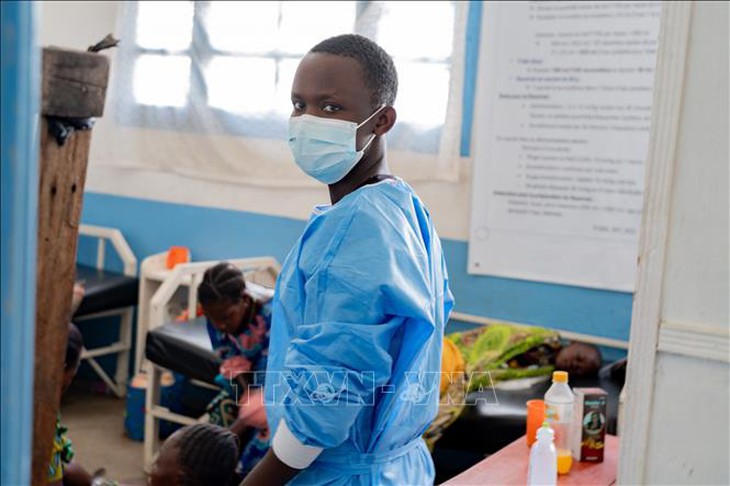 Tổng giám đốc WHO cảnh báo dịch Ebola ‘đang vượt khỏi khả năng kiểm soát’- Ảnh 3.