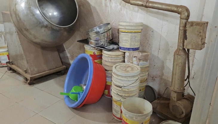 Công an TPHCM triệt phá đường dây sản xuất, buôn bán thuốc đông dược trái phép quy mô lớn- Ảnh 6.