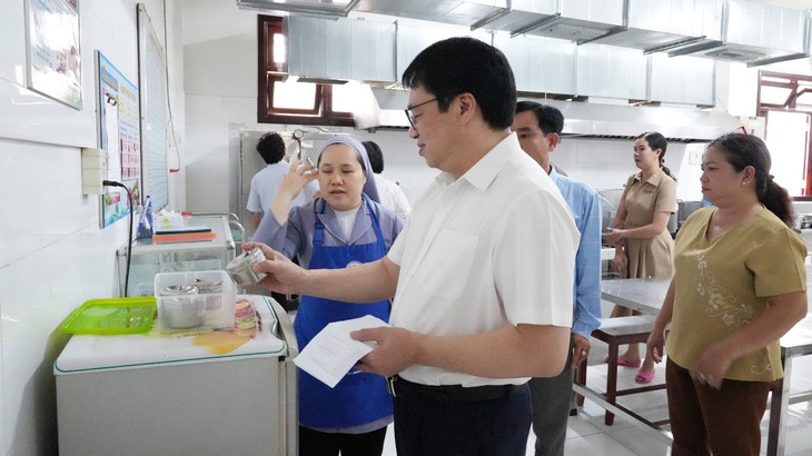 Tháng cao điểm kiểm tra an toàn thực phẩm phát hiện hơn 5.700 cơ sở vi phạm, xử phạt gần 22,5 tỉ đồng- Ảnh 1.