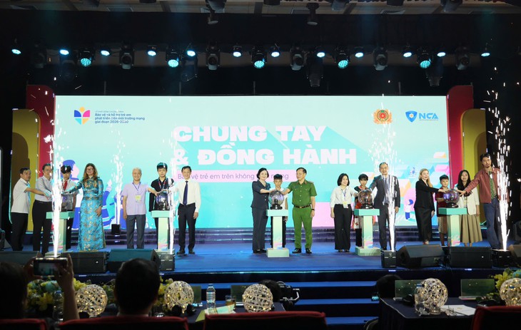 Phó Thủ tướng Phạm Thị Thanh Trà phát động chương trình bảo vệ trẻ em trên môi trường mạng- Ảnh 1.