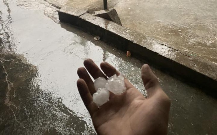 Mưa đá kèm dông lốc gây thiệt hại tại nhiều xã miền núi Nghệ An 