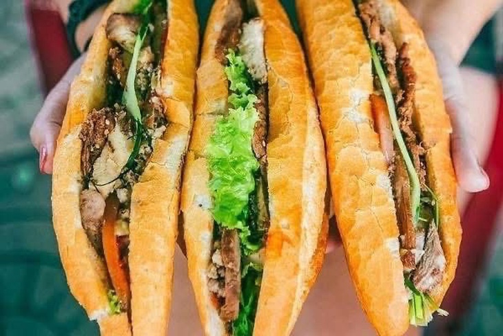 Hàng chục người nhập viện sau ăn bánh mì ở Đồng Tháp, Bộ Y tế yêu cầu làm rõ nguyên nhân- Ảnh 1.