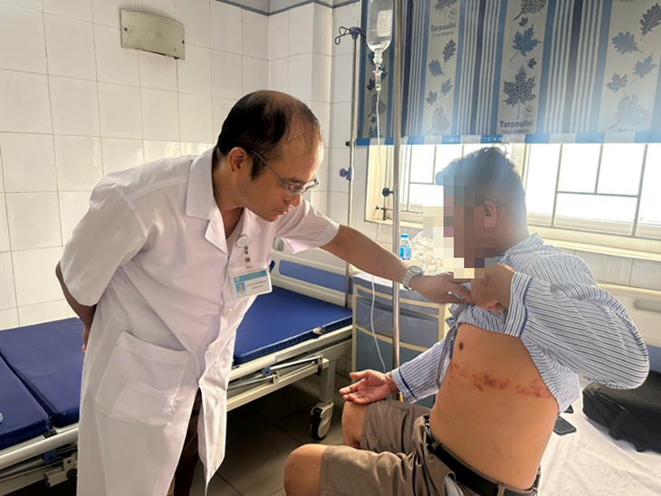 Người đàn ông Hải Phòng mắc zona thần kinh biến chứng nặng do chủ quan- Ảnh 1. Người đàn ông Hải Phòng mắc zona thần kinh biến chứng nặng do chủ quan- Ảnh 1.