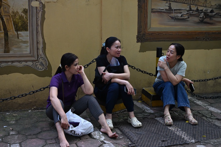 Hình ảnh sĩ tử Hà Nội trước giờ làm bài thi môn Toán lớp 10- Ảnh 17. Hình ảnh sĩ tử Hà Nội trước giờ làm bài thi môn Toán lớp 10- Ảnh 17.