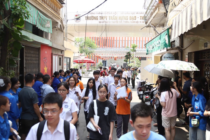 Đề thi môn Toán tuyển sinh vào lớp 10 tại Hà Nội năm 2026: Thí sinh đánh giá thế nào?- Ảnh 3.