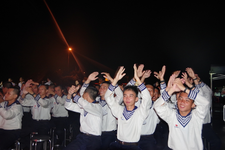 Vang mãi bản hùng ca Trường Sa- Ảnh 2. Vang mãi bản hùng ca Trường Sa- Ảnh 2.