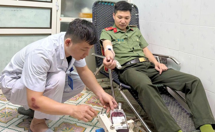 Cứu sống bệnh nhân chửa ngoài tử cung vỡ trong tình trạng nguy kịch- Ảnh 1.