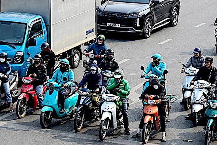 Hà Nội: Số lượng xe xăng 'áp đảo', chuyển đổi xe điện còn nhiều rào cản- Ảnh 2. Hà Nội: Số lượng xe xăng 'áp đảo', chuyển đổi xe điện còn nhiều rào cản- Ảnh 2.