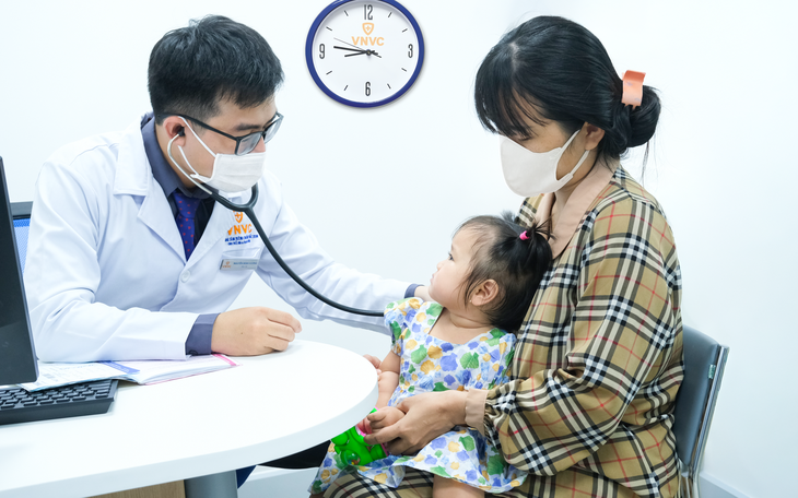 Không chỉ chậm nói, đây là những dấu hiệu tự kỷ ở trẻ nhiều cha mẹ bỏ qua - Ảnh 2.