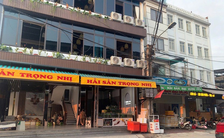 Mua hải sản Sầm Sơn, du khách được 'giám sát' trọng lượng bằng cách nào?- Ảnh 2. Mua hải sản Sầm Sơn, du khách được 'giám sát' trọng lượng bằng cách nào?- Ảnh 2.