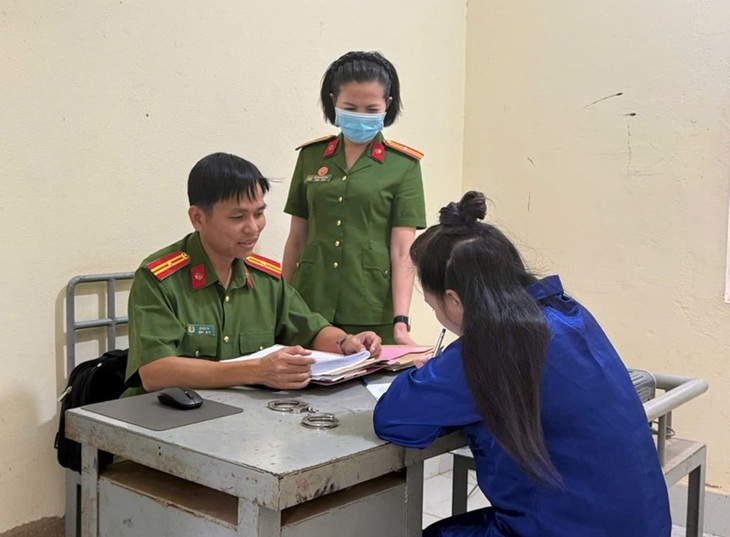 Từ 1/7, người bị tạm giam được nhận quà, đồ vật gì từ người thân?- Ảnh 2. Từ 1/7, người bị tạm giam được nhận quà, đồ vật gì từ người thân?- Ảnh 2.