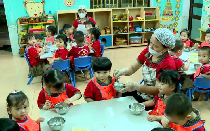 UBND TP Hà Nội chỉ đạo khắc phục 'điểm nghẽn' an toàn thực phẩm trong bữa ăn bán trú- Ảnh 2.