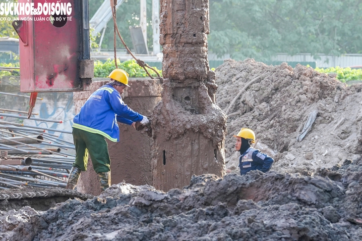 Phá dỡ loạt công trình tại phường Hồng Hà phục vụ thi công cầu Tứ Liên - Ảnh 12. Phá dỡ loạt công trình tại phường Hồng Hà phục vụ thi công cầu Tứ Liên - Ảnh 12.