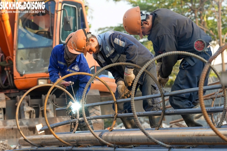 Phá dỡ loạt công trình tại phường Hồng Hà phục vụ thi công cầu Tứ Liên - Ảnh 11. Phá dỡ loạt công trình tại phường Hồng Hà phục vụ thi công cầu Tứ Liên - Ảnh 11.