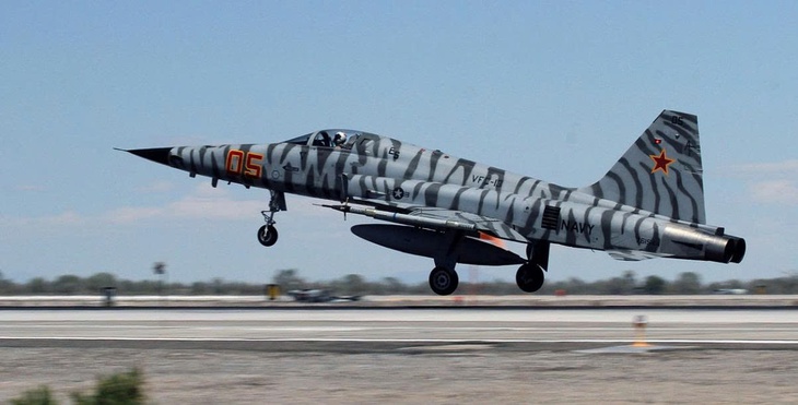 Vì sao Hải quân Mỹ buộc phải cho loạt tiêm kích F-5 Tiger II 'về hưu'?- Ảnh 1. Vì sao Hải quân Mỹ buộc phải cho loạt tiêm kích F-5 Tiger II 'về hưu'?- Ảnh 1.