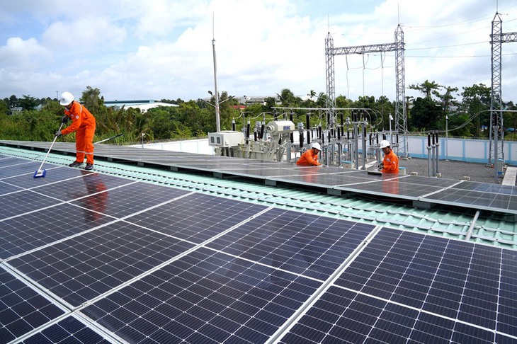 TPHCM yêu cầu tiết kiệm điện mạnh hơn trong mùa nắng nóng, khuyến khích lắp điện mặt trời mái nhà- Ảnh 2. TPHCM yêu cầu tiết kiệm điện mạnh hơn trong mùa nắng nóng, khuyến khích lắp điện mặt trời mái nhà- Ảnh 2.
