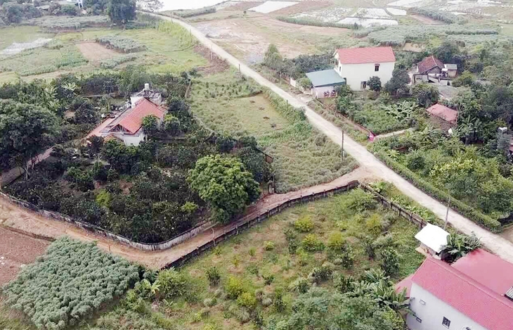 Sổ đỏ ghi đất vườn nhưng thực tế có nhà ở nhiều năm, xử lý thế nào?- Ảnh 1. Sổ đỏ ghi đất vườn nhưng thực tế có nhà ở nhiều năm, xử lý thế nào?- Ảnh 1.
