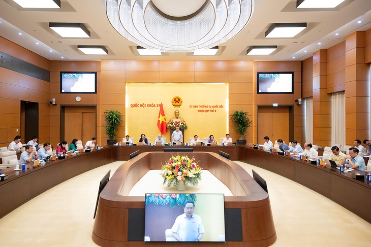 Chủ tịch Quốc hội: Giám sát chặt việc sử dụng trụ sở dôi dư sau sắp xếp bộ máy- Ảnh 4.
