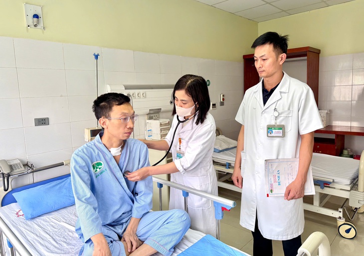 Nghẹt thở chạy đua với 'tử thần', cứu sống Trung tá Công an bị đâm đứt động mạch cảnh- Ảnh 3.