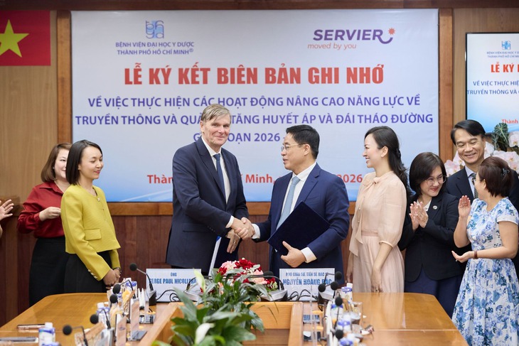 Bệnh viện Đại học Y Dược TP. Hồ Chí Minh và Servier Việt Nam ký ghi nhớ hợp tác nâng cao năng lực truyền thông và quản lý tăng huyết áp, đái tháo đường giai đoạn 2026 – 2030- Ảnh 2.