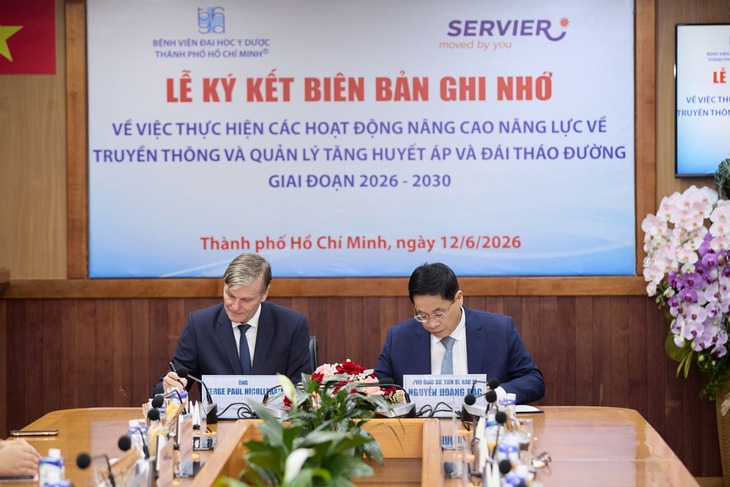 Bệnh viện Đại học Y Dược TP. Hồ Chí Minh và Servier Việt Nam ký ghi nhớ hợp tác nâng cao năng lực truyền thông và quản lý tăng huyết áp, đái tháo đường giai đoạn 2026 – 2030- Ảnh 3.