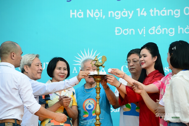 Hà Nội tổ chức ngày Quốc tế Yoga 2026 với 1 . 500 Người đồng diễn tại Công viên Yên Sở - Ảnh 1.