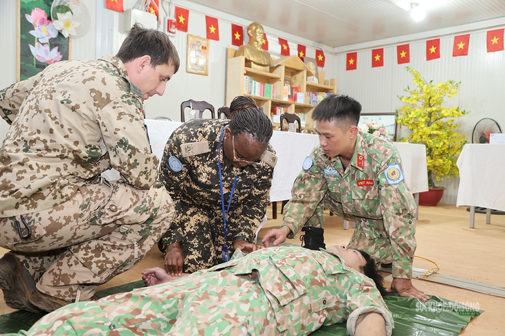 Bệnh viện Dã chiến cấp 2 số 7 nâng cao kỹ năng cấp cứu cho lực lượng gìn giữ hòa bình 2026 - Ảnh 1.