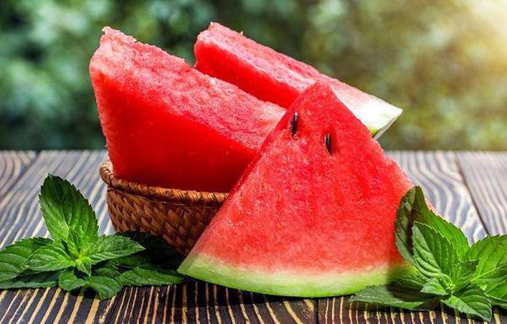 Người hay nóng trong nên ăn gì, kiêng gì theo Đông y? - Ảnh 1.