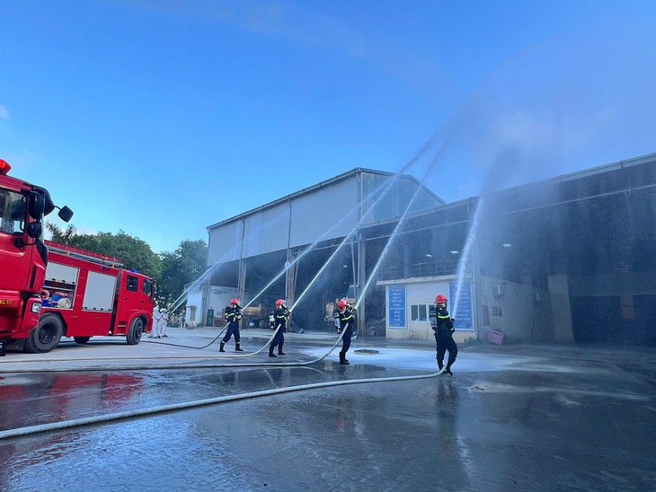 Trang bị kỹ năng ứng phó cháy nổ cho lực lượng tuyến đầu ở khu dân cư- Ảnh 2.