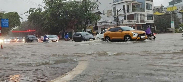 Mưa lớn, lũ trên các sông ở miền Bắc lên nhanh - Ảnh 1.