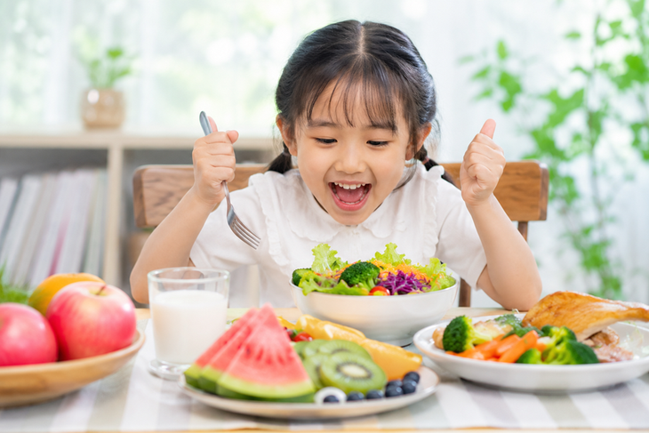 Ăn trái cây tráng miệng thế nào để tốt cho sức khỏe lứa tuổi học sinh?- Ảnh 1.