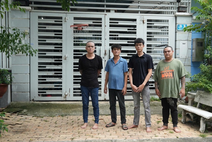 Bắt nhiều đối tượng dùng hung khí đòi nợ kiểu cướp tài sản ở TPHCM- Ảnh 2.