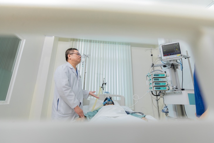 Cuộc chiến sinh tử 2 lần cứu sống nữ bệnh nhân nước ngoài ngay trên bàn can thiệp tại Vinmec Đà Nẵng- Ảnh 1.