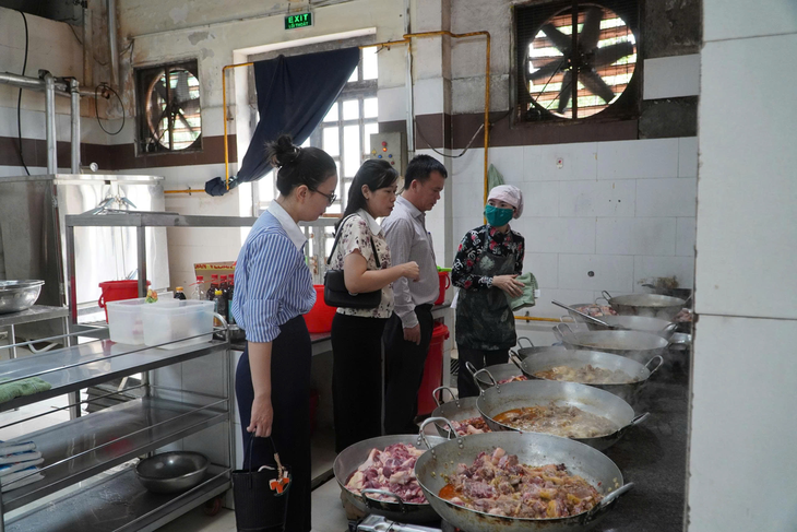 Phạt 855 triệu đồng 56 cơ sở vi phạm an toàn thực phẩm tại Quảng Trị trong 6 tháng đầu năm- Ảnh 2.