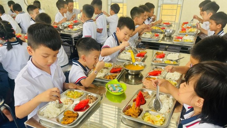 Xu hướng xanh hóa và địa phương hóa khay cơm trường học - Ảnh 2.