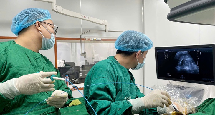 Nuốt nhầm tăm tre, người đàn ông suýt phải phẫu thuật vì áp xe gan- Ảnh 1.