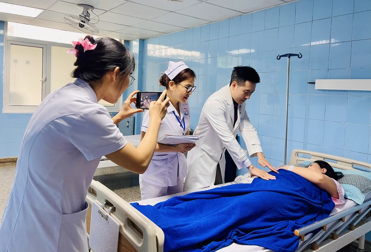 Những bác sĩ, cán bộ y tế trở thành KMOLs- Ảnh 1. Những bác sĩ, cán bộ y tế trở thành KMOLs- Ảnh 1.