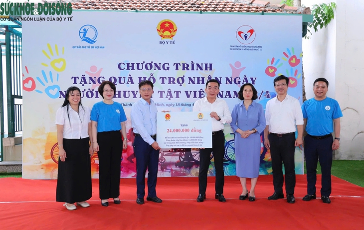 Công đoàn Y tế Việt Nam: Điểm tựa vững chắc của người lao động trên hành trình chăm sóc sức khỏe nhân dân- Ảnh 3. Công đoàn Y tế Việt Nam: Điểm tựa vững chắc của người lao động trên hành trình chăm sóc sức khỏe nhân dân- Ảnh 3.