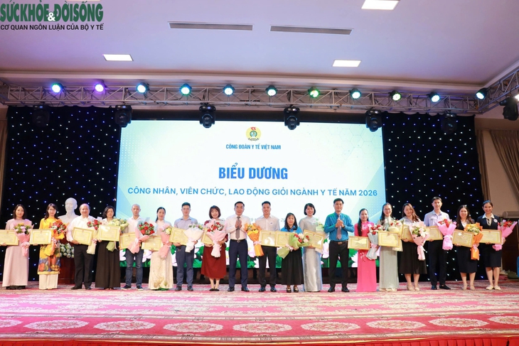 Công đoàn Y tế Việt Nam: Điểm tựa vững chắc của người lao động trên hành trình chăm sóc sức khỏe nhân dân- Ảnh 4. Công đoàn Y tế Việt Nam: Điểm tựa vững chắc của người lao động trên hành trình chăm sóc sức khỏe nhân dân- Ảnh 4.