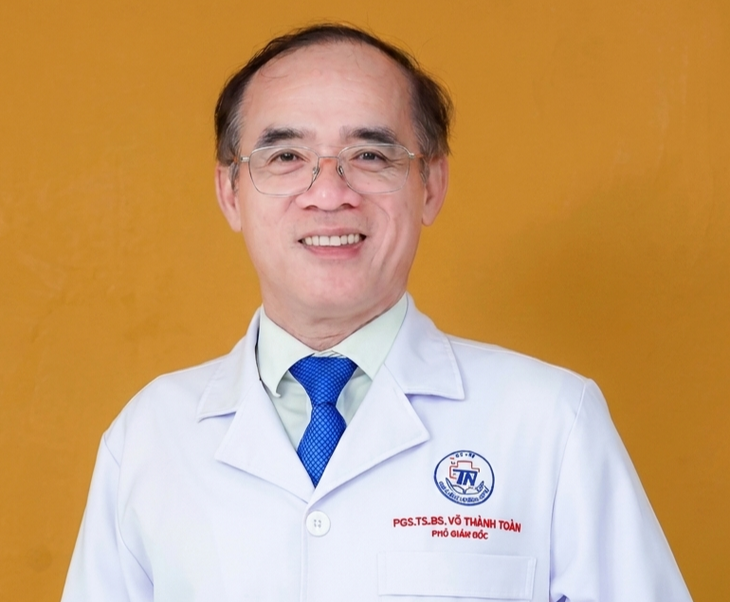 Bác sĩ là nhà báo: NGƯỜI 'GÁC CỔNG' thông tin sức khỏe trước làn sóng AI - Ảnh 1.
