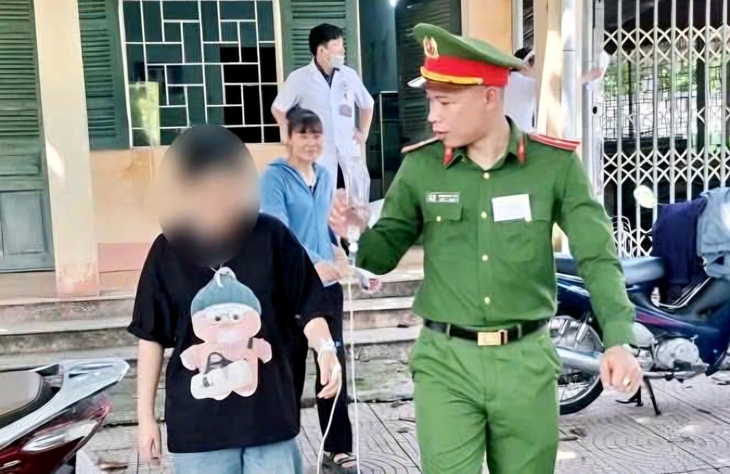 Bị rết cắn vẫn cố dự thi, nữ sinh phải nhập viện giữa giờ làm bài- Ảnh 1. Bị rết cắn vẫn cố dự thi, nữ sinh phải nhập viện giữa giờ làm bài- Ảnh 1.