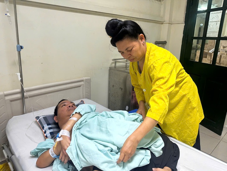 Xót xa trước thân hình ‘không trọn vẹn’ của người đàn ông dân tộc Thái, giờ lại bế tắc vì không tiền chạy chữa bệnh- Ảnh 3. Xót xa trước thân hình ‘không trọn vẹn’ của người đàn ông dân tộc Thái, giờ lại bế tắc vì không tiền chạy chữa bệnh- Ảnh 3.