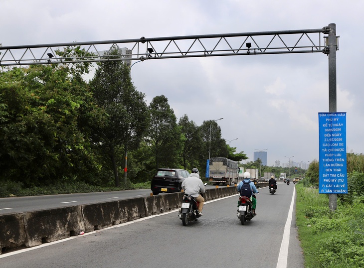 TPHCM sửa chữa cầu Phú Mỹ: Phân luồng từ xa, giao thông vẫn ổn định- Ảnh 3. TPHCM sửa chữa cầu Phú Mỹ: Phân luồng từ xa, giao thông vẫn ổn định- Ảnh 3.