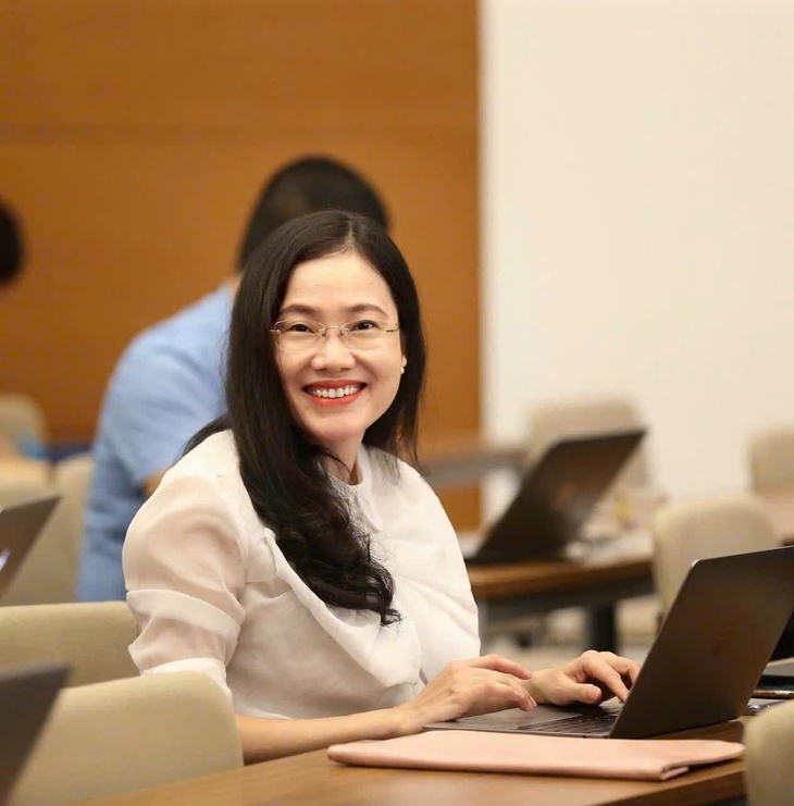 Đêm muộn phía sau những dòng tin- Ảnh 4.