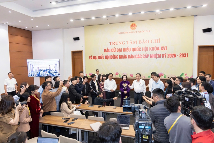 Đêm muộn phía sau những dòng tin- Ảnh 6.