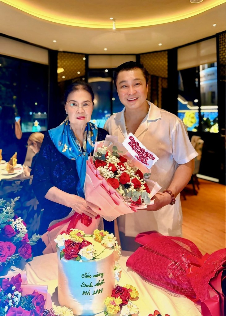 Mẹ ruột Lý Hùng tuổi xế chiều đón sinh nhật bình yên, ấm áp bên con cháu- Ảnh 1.